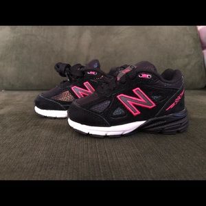 NEW without box Baby girl Pink and black New balance shoes size 3